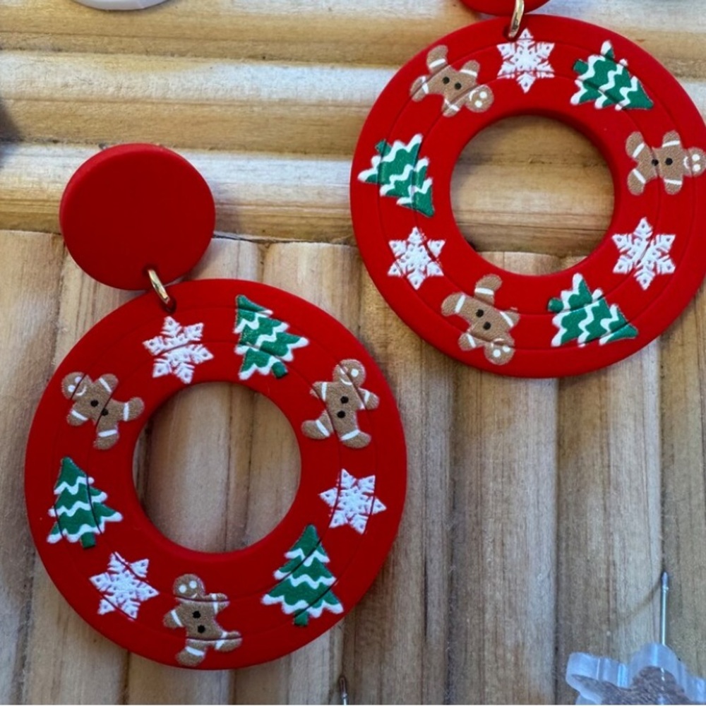 Red Round Shape Gingerbread Christmas Tree Snowflake Pattern Dangle Earrings